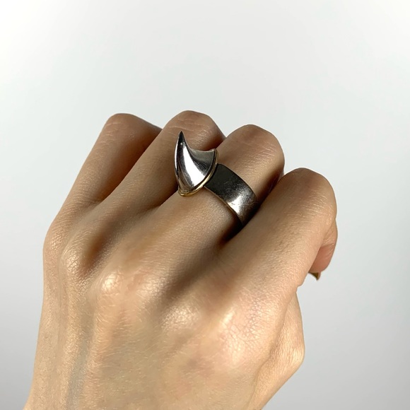 Men’s/Women’s Givenchy Designer Silver tone Shark Ring, SZ: 6/7 - Picture 3 of 12